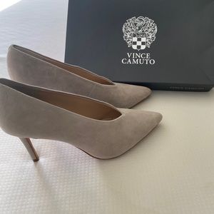 Beautiful light tan suede Vince camuto heels